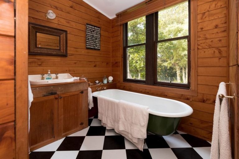 Photo of property in 832 Mako Mako Road, Pahiatua, 4983