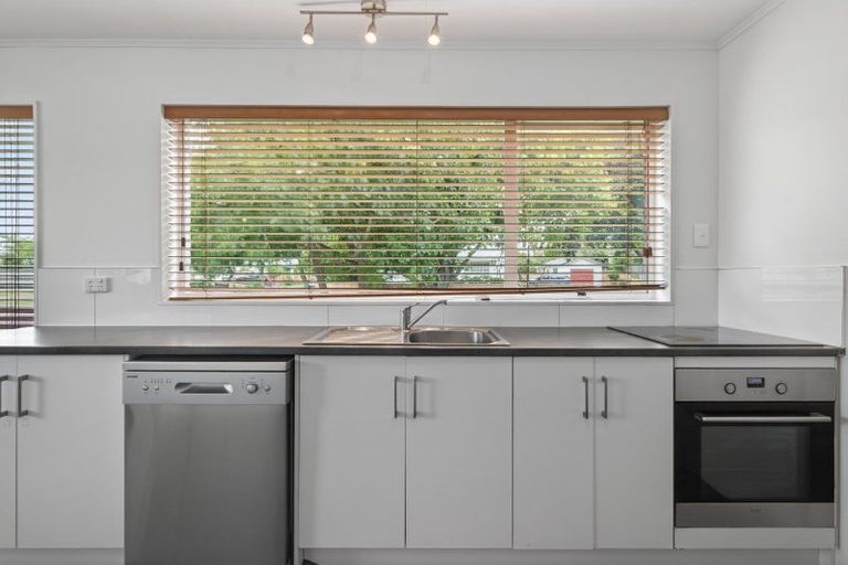 Photo of property in 19 Stillwater Place, Westbrook, Palmerston North, 4412