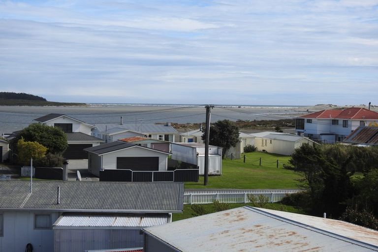 Photo of property in 6 Roore Street, Foxton Beach, Foxton, 4815