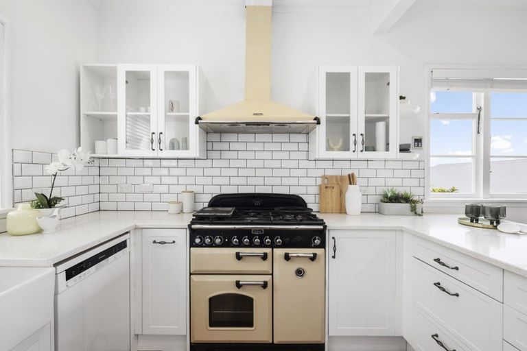 Photo of property in 35 Nevay Road, Miramar, Wellington, 6022