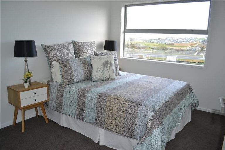 Photo of property in 8 Karauria Lane, Orewa, 0931