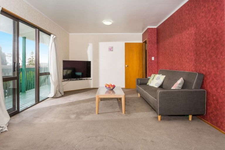 Photo of property in 2/2 Danbury Drive, Torbay, Auckland, 0630