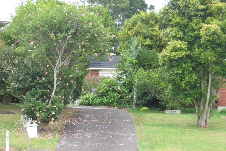 Photo of property in 10 Scanlen Terrace, Kelston, Auckland, 0602