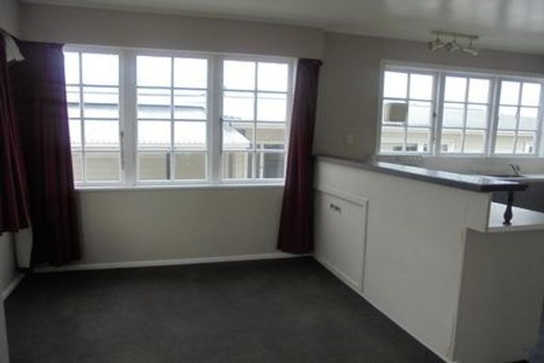 Photo of property in 17 Caribou Place, Kingston, Wellington, 6021