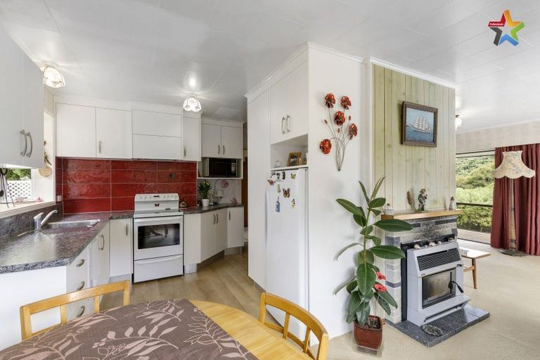 Photo of property in 89 Normandale Road, Normandale, Lower Hutt, 5010