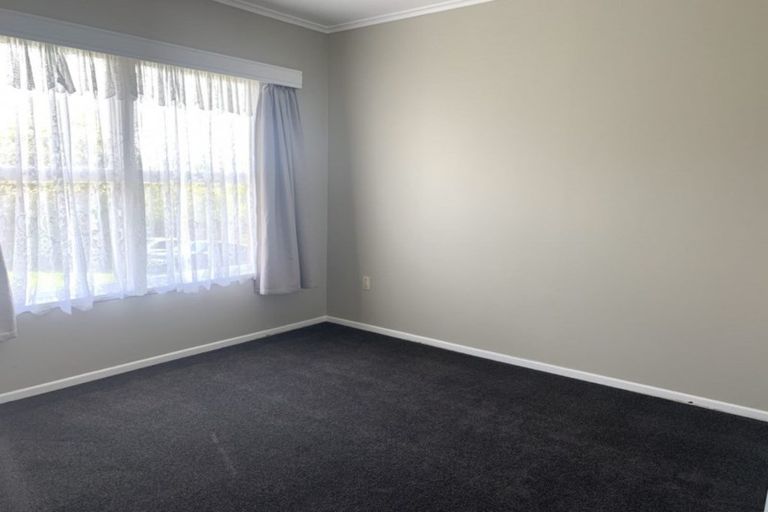 Photo of property in 2/27 Holland Road, Hillcrest, Auckland, 0627