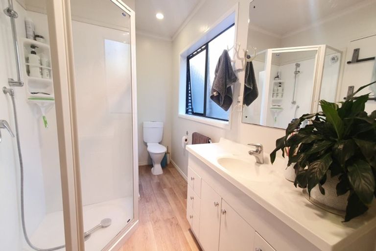 Photo of property in 52a Birdwood Road, Swanson, Auckland, 0612