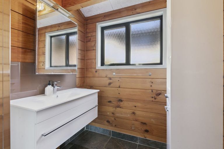 Photo of property in 5 Kaipara Crescent, Helensville, 0800