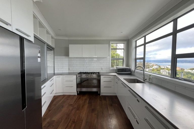 Photo of property in 118a Nicholson Road, Khandallah, Wellington, 6035