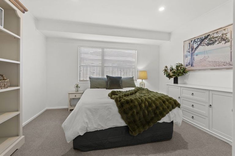Photo of property in 22 Lakeside Drive, Orewa, 0931