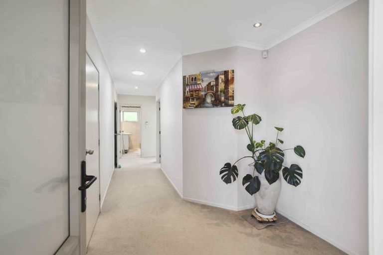 Photo of property in 36 Glenmore Road, Sunnyhills, Auckland, 2010