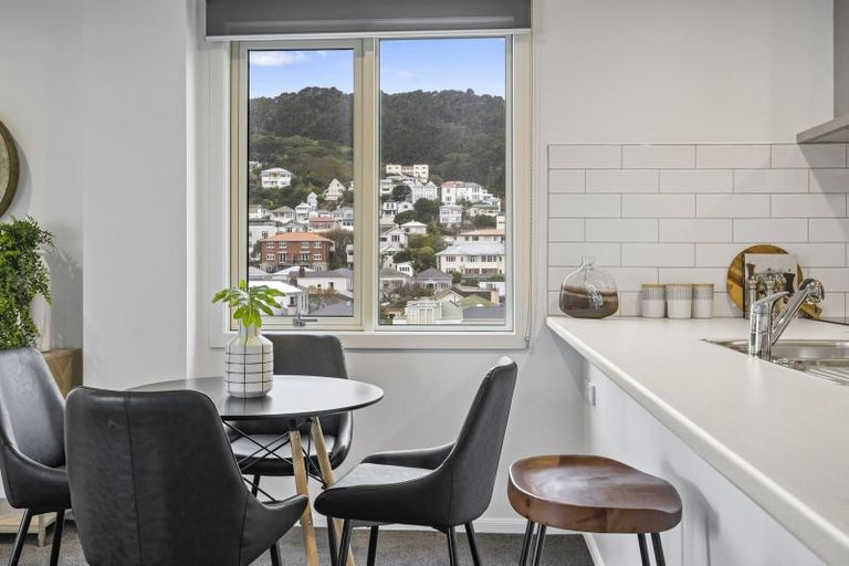 Photo of property in 7e/5 Kent Terrace, Mount Victoria, Wellington, 6011