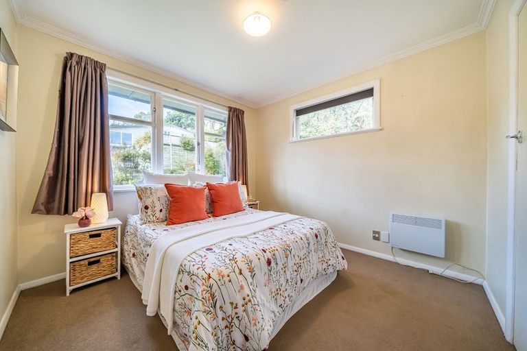 Photo of property in 10 Vista Crescent, Maoribank, Upper Hutt, 5018