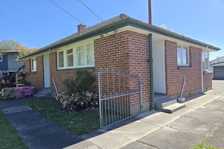 Photo of property in 37 Flay Crescent, Burnside, Christchurch, 8053
