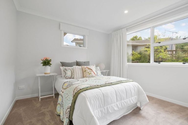 Photo of property in 1 Mchardy Place, Glenfield, Auckland, 0627