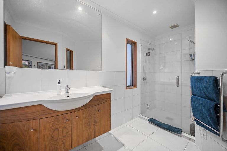 Photo of property in 24 Cliff Road, Torbay, Auckland, 0630