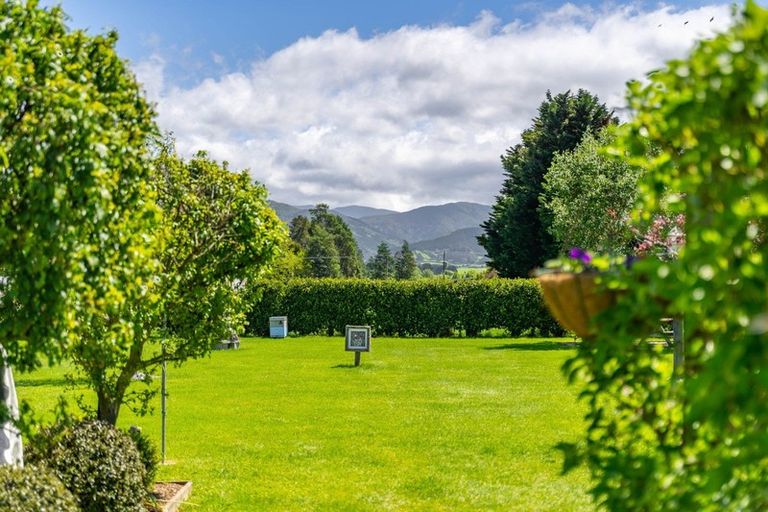 Photo of property in 8 Camellia Lane, Carterton, 5713