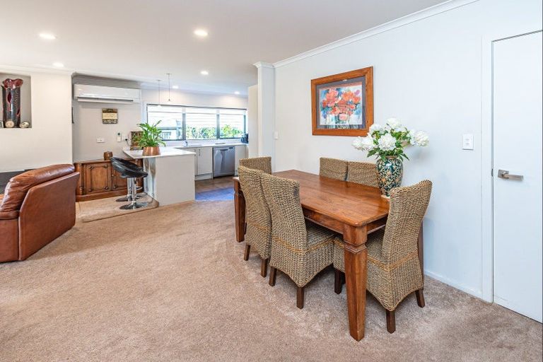 Photo of property in Caversham Park, 2/2 Caversham Road, Westmere, Whanganui, 4501