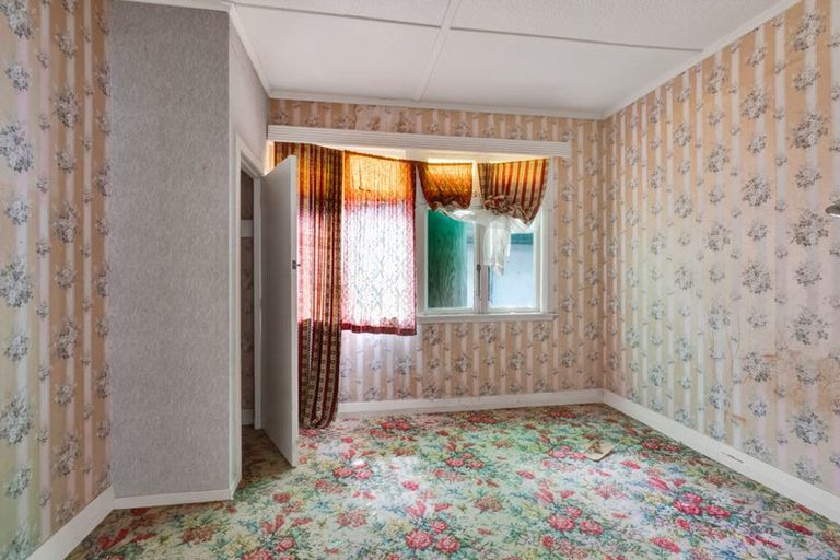 Photo of property in 86 Pioneer Road, Moturoa, New Plymouth, 4310