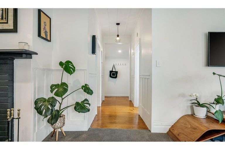 Photo of property in 437 West Coast Road, Glen Eden, Auckland, 0602