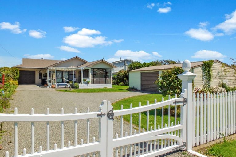 Photo of property in 22 Shortt Street, Foxton Beach, Foxton, 4815