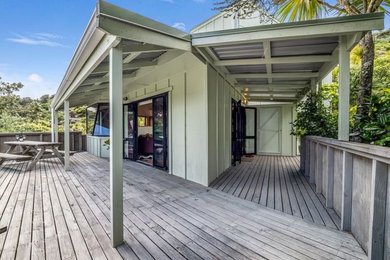 Photo of property in 117 Seaview Road, Piha, New Lynn, 0772