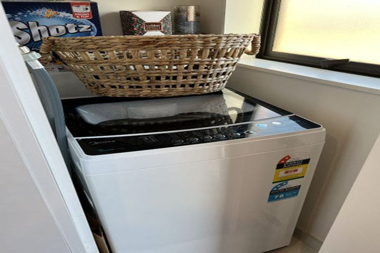 Photo of property in 22 Treeline Lane, Flat Bush, Auckland, 2019