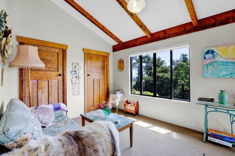 Photo of property in 7-9 Mace Terrace, Oakura, 4314