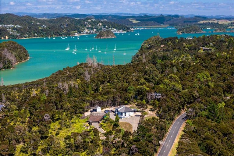 Photo of property in 77 Te Wahapu Road, Russell, 0272