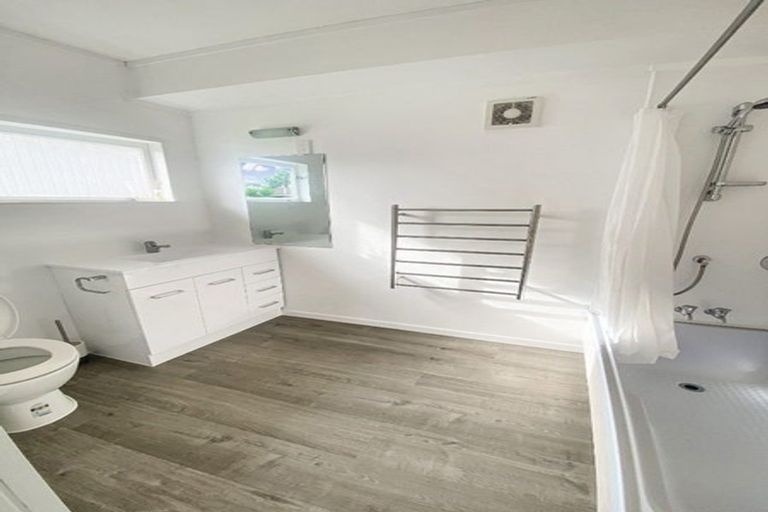 Photo of property in 448 Beach Road, Murrays Bay, Auckland, 0630