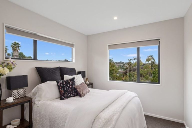 Photo of property in 168 Luckens Road, West Harbour, Auckland, 0618