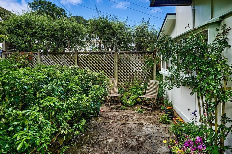 Photo of property in 25 Mahoe Street, Eastbourne, Lower Hutt, 5013