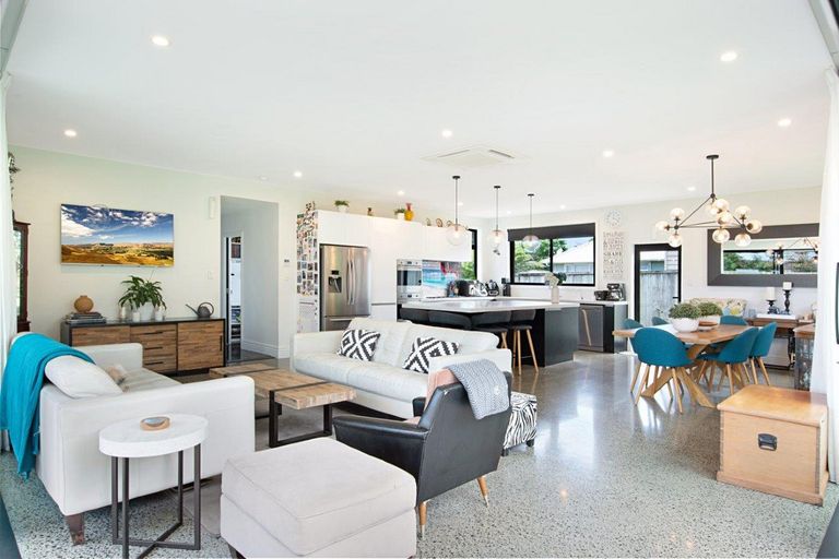 Photo of property in 3 Shamrock Lane, Te Atatu Peninsula, Auckland, 0610