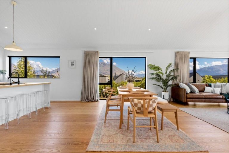 Photo of property in 2 Wanderer Lane, Jacks Point, Queenstown, 9371
