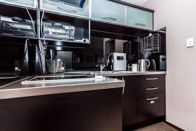 Photo of property in Casa Apartments, 160 Fitzherbert Avenue, West End, Palmerston North, 4410