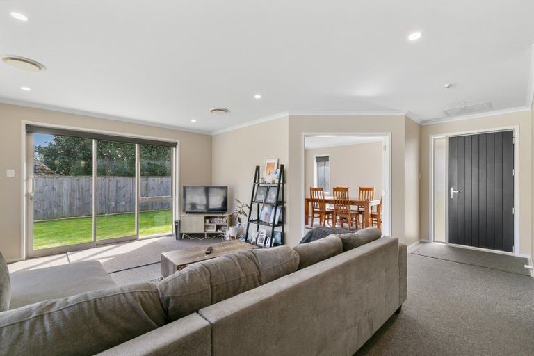 Photo of property in 15 Barry Curtis Place, Levin, 5510