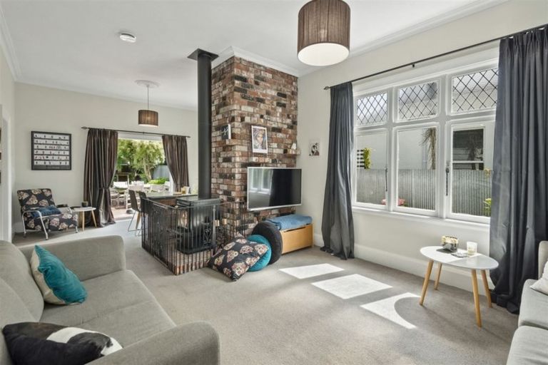 Photo of property in 129 Somerfield Street, Somerfield, Christchurch, 8024