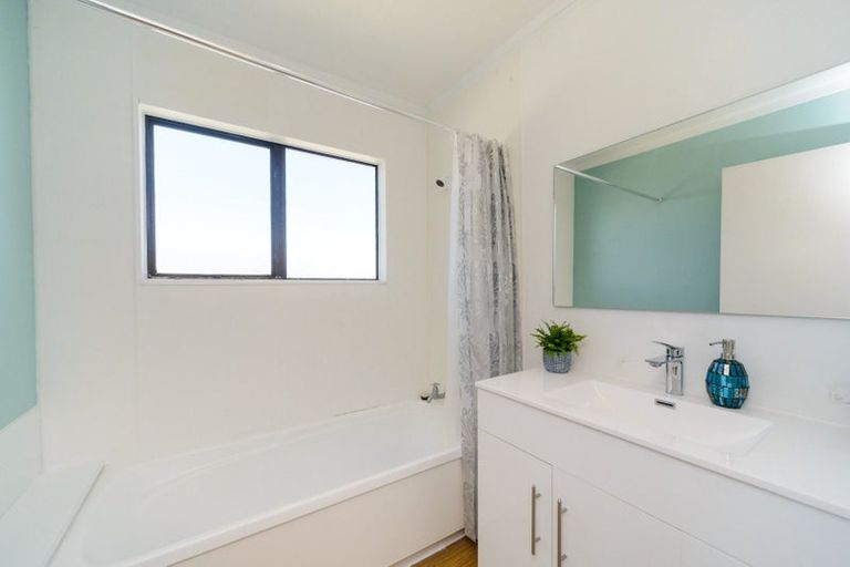 Photo of property in 15 Dahlstrom Grove, Kelvin Grove, Palmerston North, 4414
