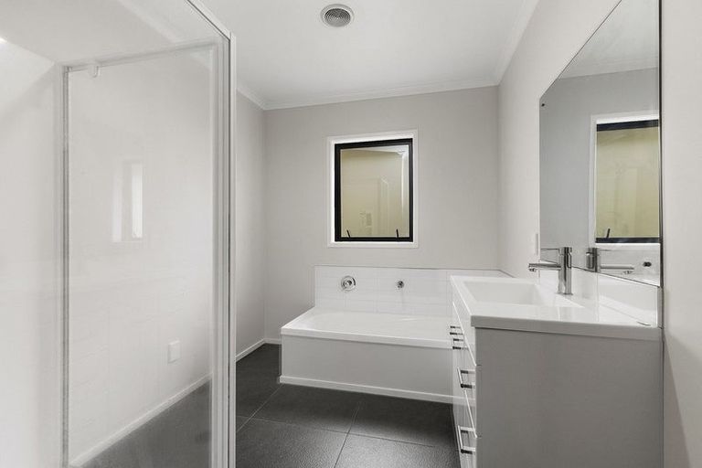 Photo of property in 24 Ships Cove, Whitby, Porirua, 5024