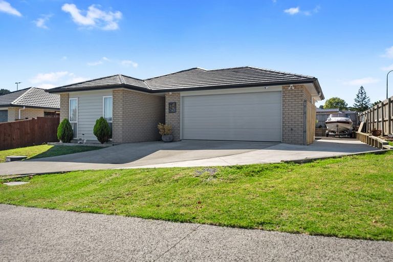 Photo of property in 5 Minerva Avenue, Helensville, 0800