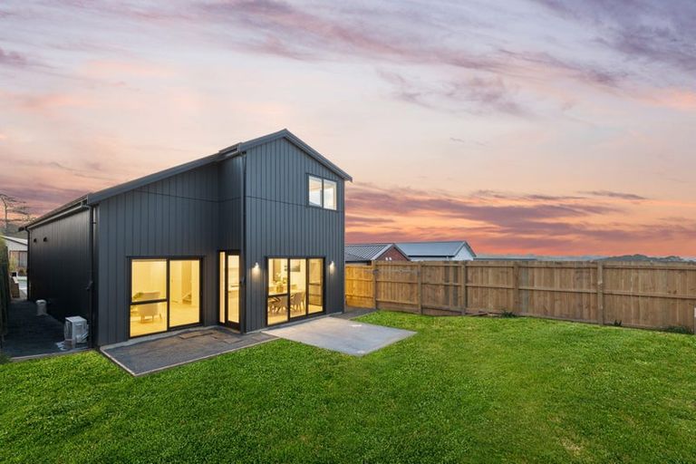 Photo of property in 27 Morus Road, Massey, Auckland, 0614