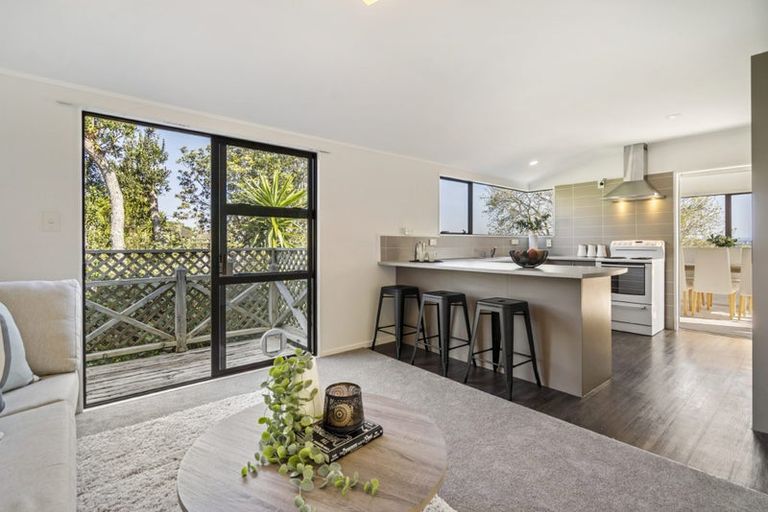 Photo of property in 2/49 Merani Street, Belmont, Auckland, 0622