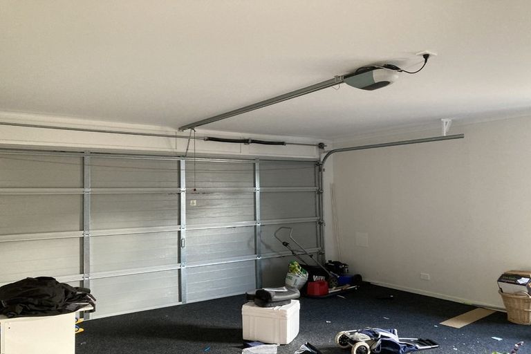 Photo of property in 37 Mettam Drive, Swanson, Auckland, 0614