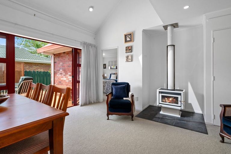 Photo of property in 1 Longfellow Street, Leamington, Cambridge, 3432