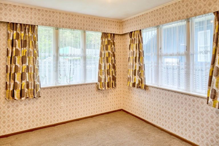 Photo of property in 2 Bella Grove, Naenae, Lower Hutt, 5011