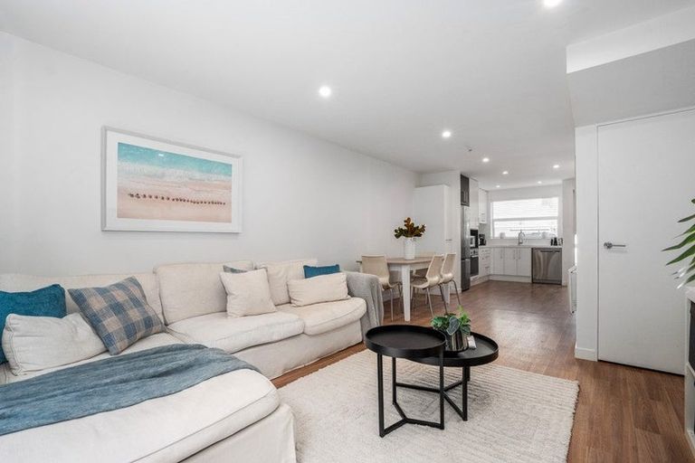 Photo of property in 11/8 Thatcher Crescent, Crofton Downs, Wellington, 6035