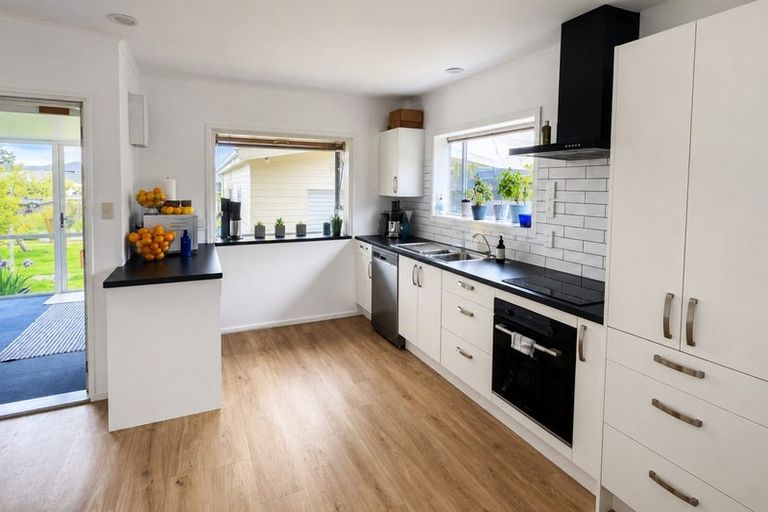 Photo of property in 30 Tennyson Crescent, Stoke, Nelson, 7011