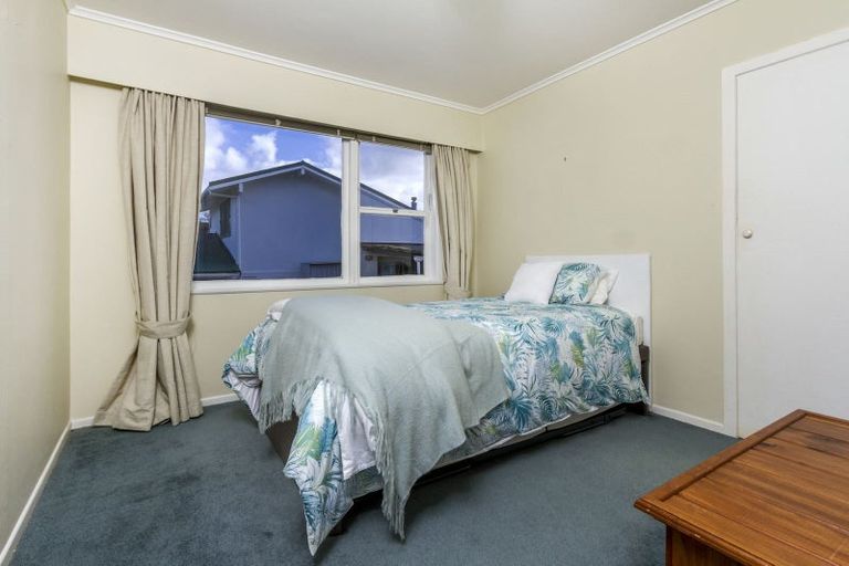 Photo of property in 1/28 Spencer Road, Pinehill, Auckland, 0632
