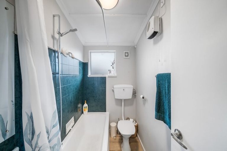 Photo of property in 98 Prestons Road, Redwood, Christchurch, 8051