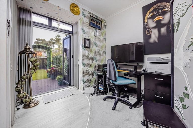Photo of property in Tuscany Towers, 12/1 Ambrico Place, New Lynn, Auckland, 0600